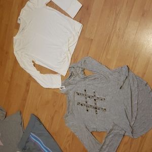 2 Kidpik long-sleeved shirts